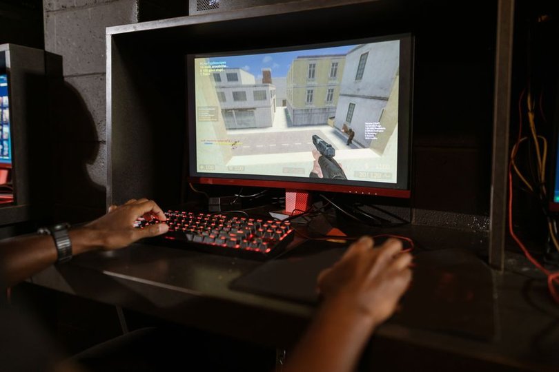 AI Agents Attempt Month‑Long Decompilation of a Popular FPS Game