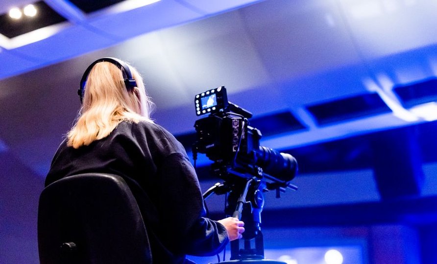 Elizabeth Holmes Documentary Uses Filmmaking Tricks to Manipulate Viewer Perception