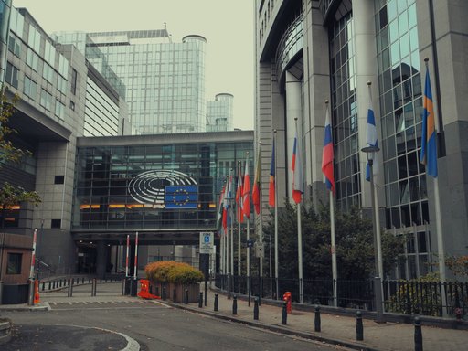 Four in Five Canadians Support Closer EU Integration as PM Carney Visits Europe