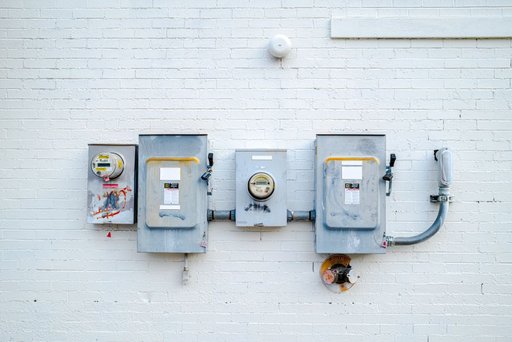 Investor-owned utilities charge 23% more per kilowatt-hour than public providers