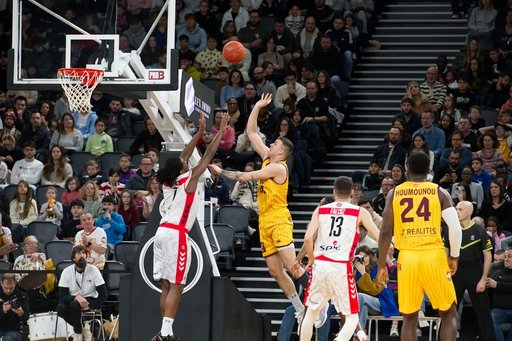 Jazz overcome third-quarter collapse to edge Pelicans 120-119