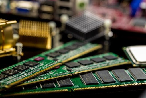 Memory Makers Lock in Data Centers, Leaving Consumers to Pay Inflated Prices