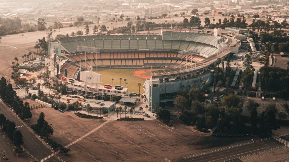 Record heat bears down on Braves-Dodgers NLDS opener in Los Angeles
