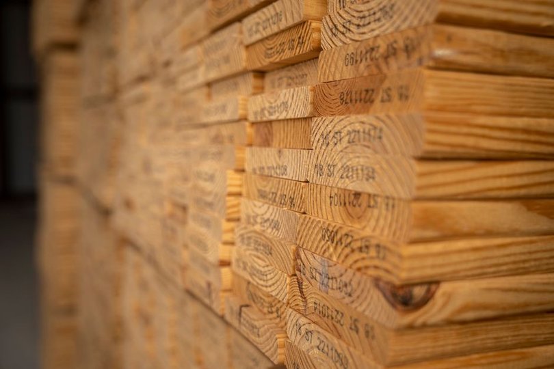 US Court Reviews Softwood Lumber Tariff Challenge Over NZ Transshipment